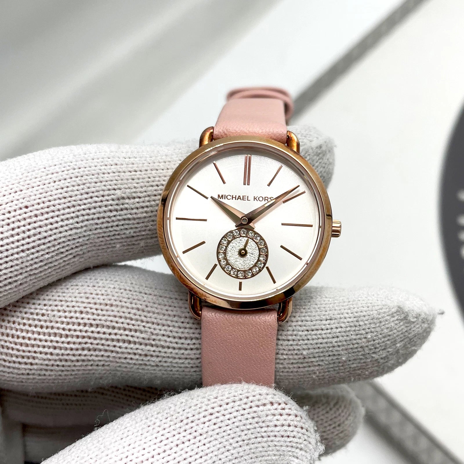 Back case of Michael Kors MK2735 pink leather wristwatch