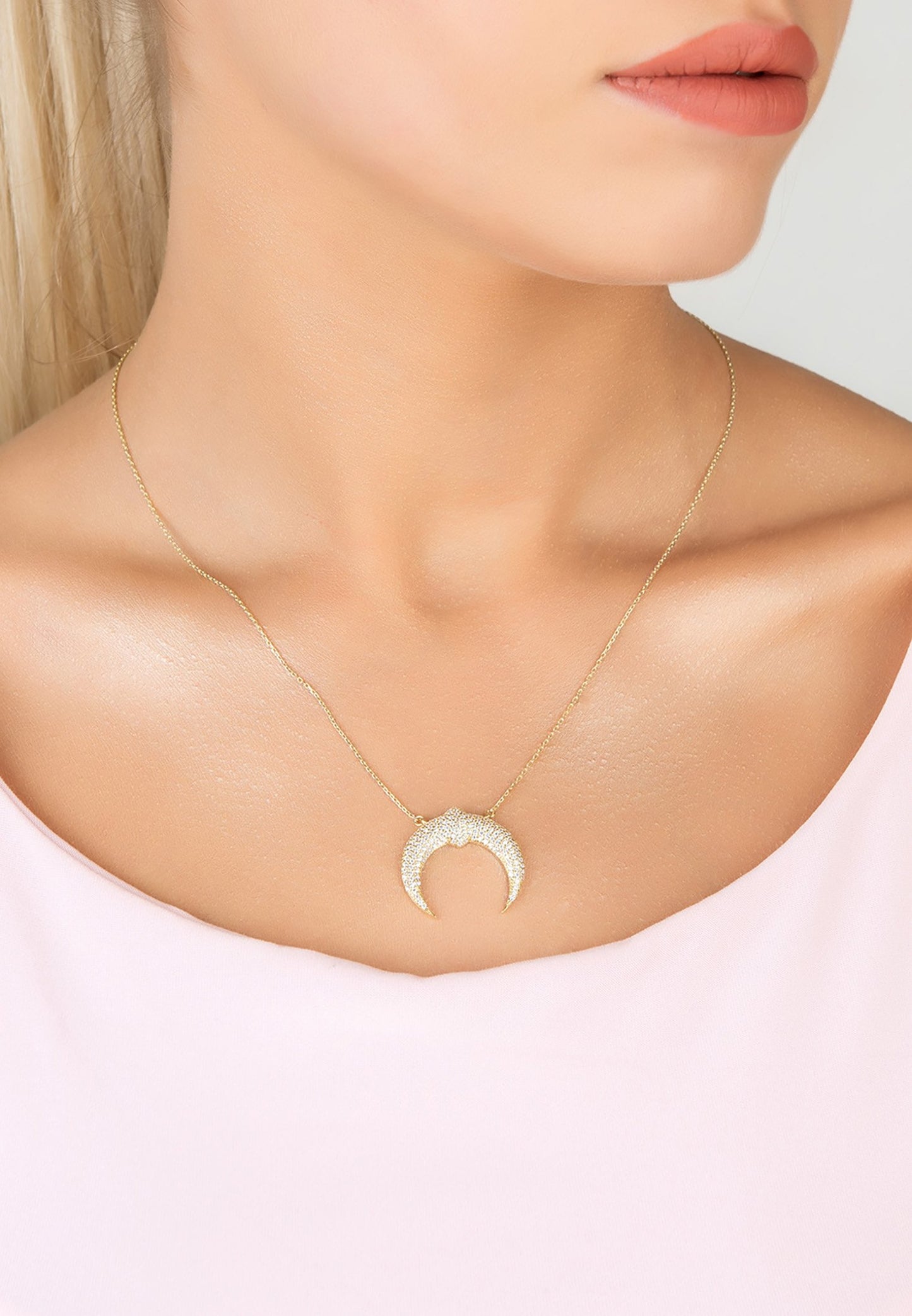 Sparkling Tusk Horn Necklace Silver