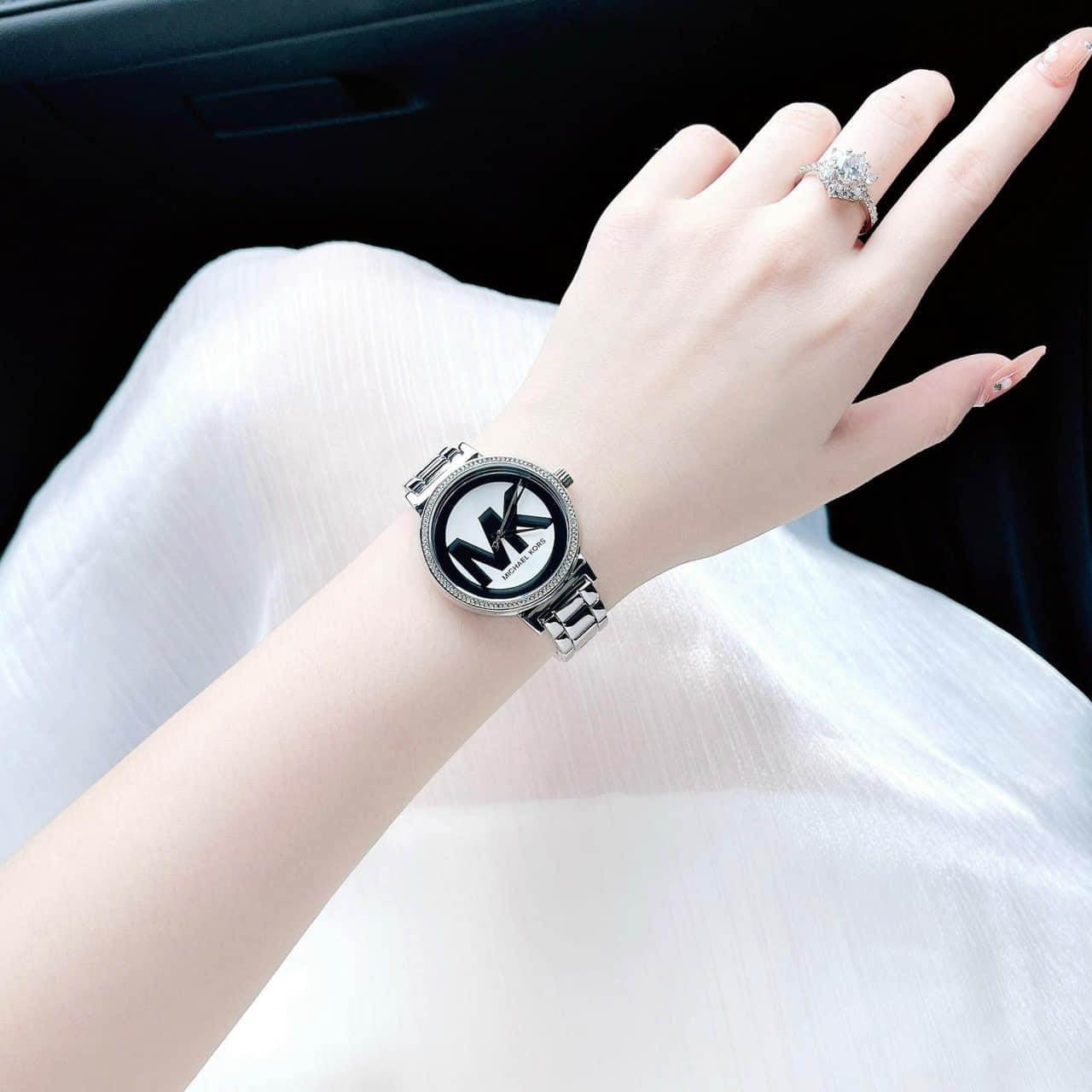 Michael Kors MKO1053 luxury women's silver wristwatch