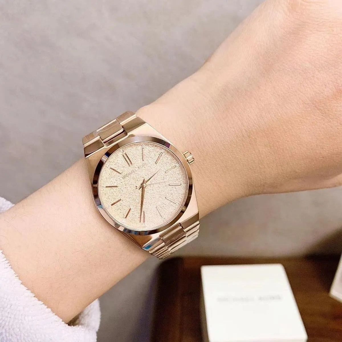 Close-up view of Michael Kors MK6624 rose gold analog dial