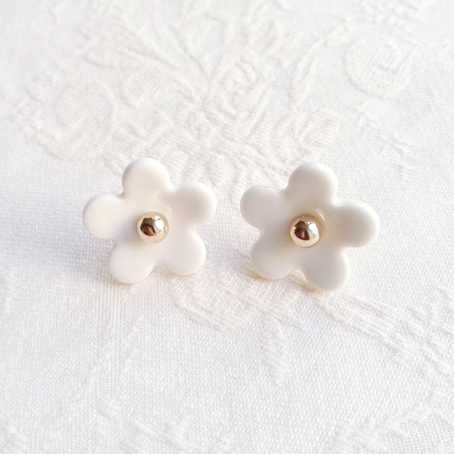 Everyday Porcelain Daisy Stud Earrings - Luxverse