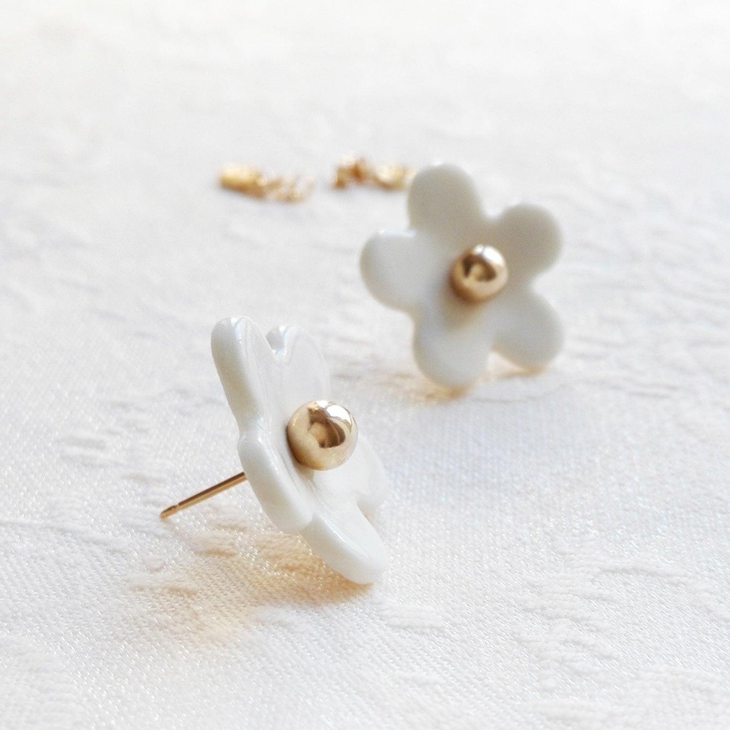 Everyday Porcelain Daisy Stud Earrings - Luxverse